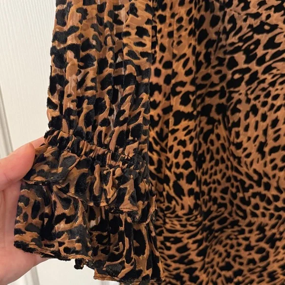 New, Never worn - Lavish Alice Black and Brown Animal Print Long Sleeve Dress - Picture 4 of 4